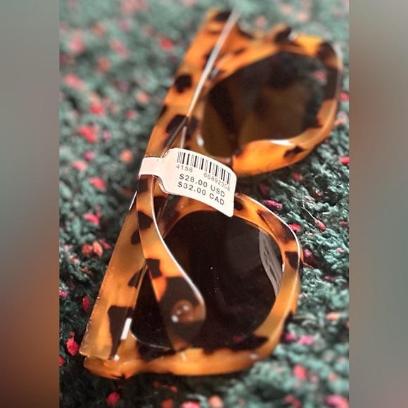 ?Tortoise Shell Polarized Sunglasses? main image 8